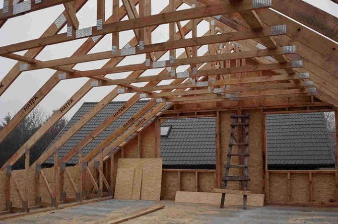 Необходимо е да се направи вентилация на тавана дори на етапа на изграждане на покрива.
