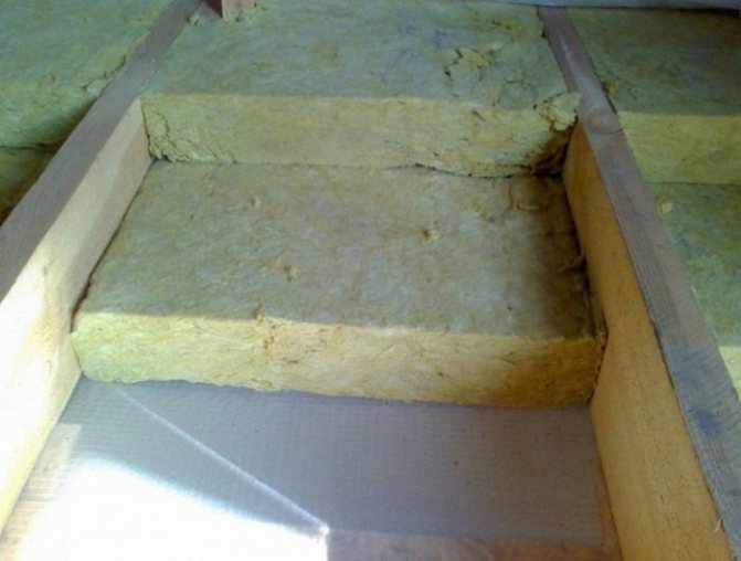 Изображение на изолация на тавана с минерална вата