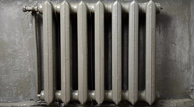 Как да измиете чугунните радиатори, без да ги премахвате