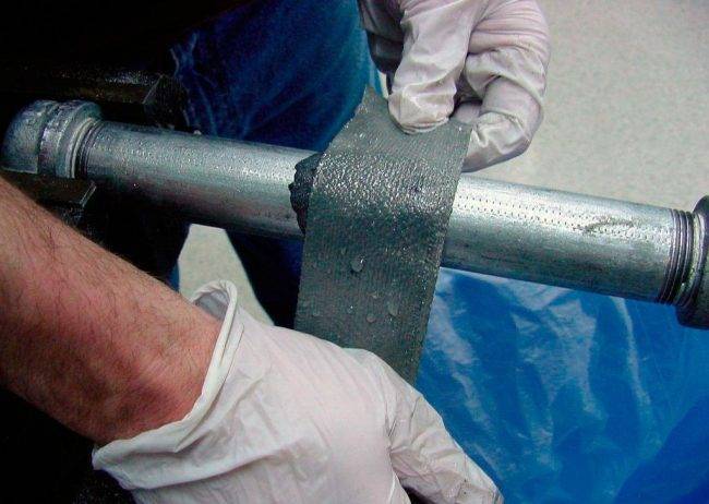 Как да се премахне теч в отоплителна тръба механично запечатване на отвор и химическо запечатване на теч