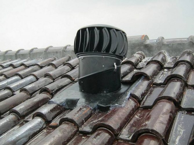 вентилационен проход през метален покрив