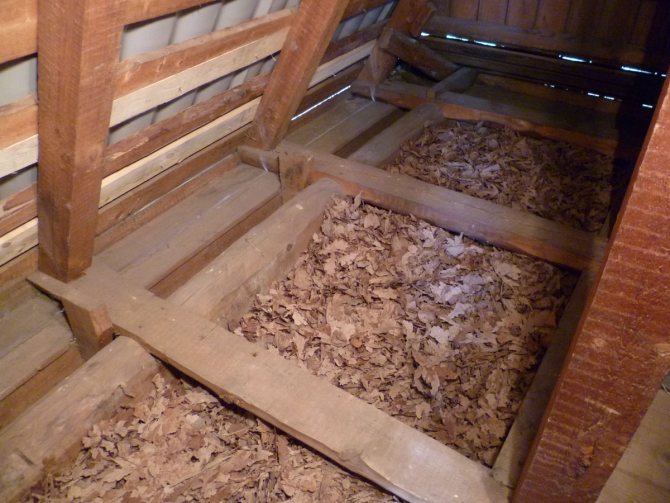 Изолация на тавана с дървени стърготини