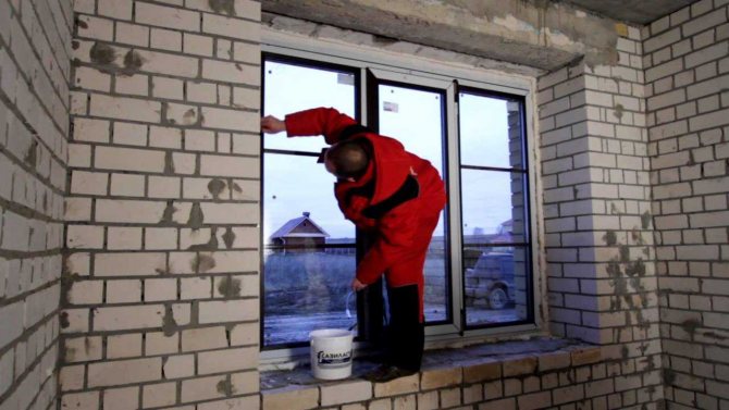 възможност за хидроизолация на прозорците на стаята с пяна
